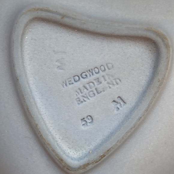 Wedgwood England jasperware vesta match box and heart plate - Picture 9 of 16
